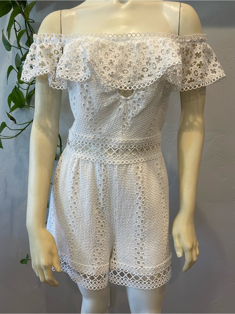 New River Island White 100% cotton Off-Shoulder Lace romper 6 ret.$128